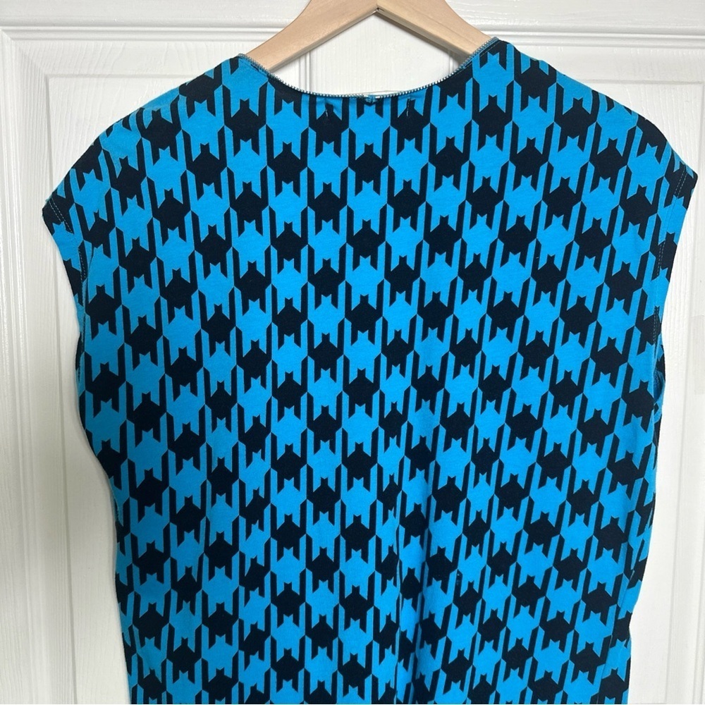 Michael Kors Graphic Sleeveless Blue and Black Blouse - Picture 10 of 13